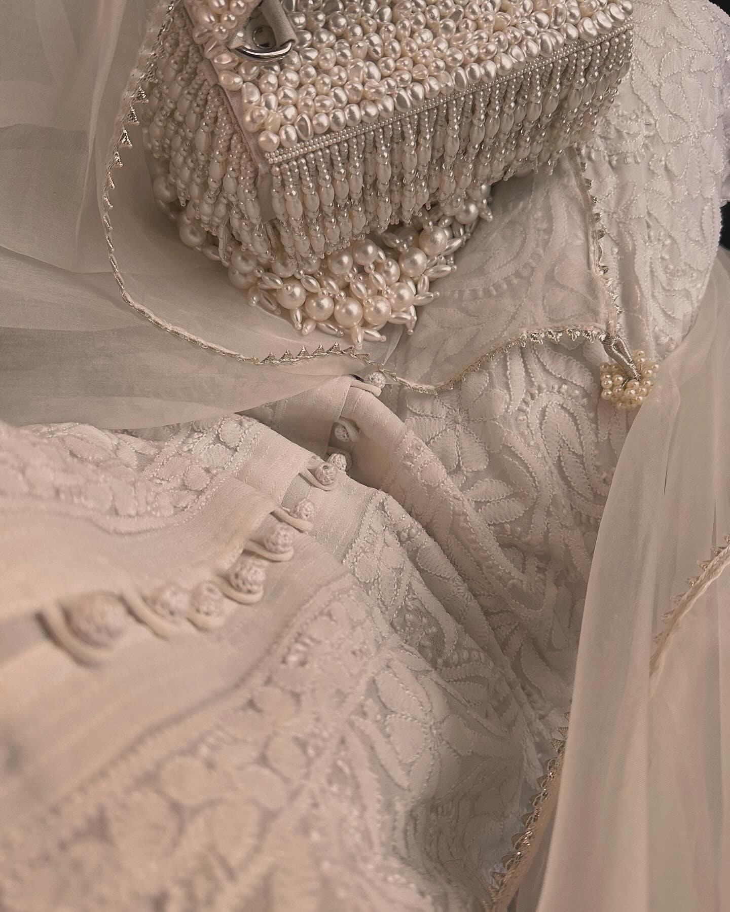 Luna - Full Moon Odhani